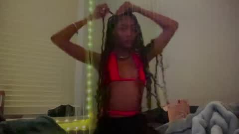 Snapshot of lynneluxuryplay chatting on 01.19.25 IVYGold online show from 01.19.25