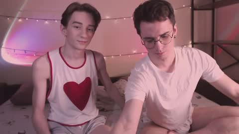 Snapshot of lyonfilm chatting on 01.04.25 KennyEliot online show from 01.04.25