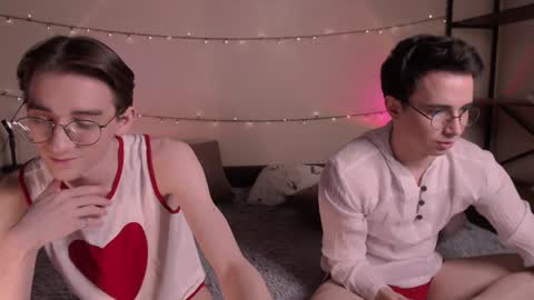 Snapshot of lyonfilm chatting on 01.12.25 KennyEliot online show from 01.12.25