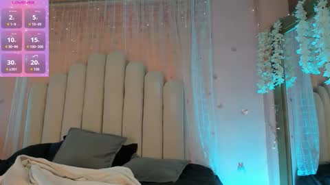 Snapshot of lyra_gh chatting on 12.19.25 LYRA online show from 12.19.25