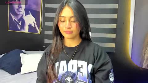 Snapshot of lyralux10 chatting on 09.18.25 lyralux10 online show from 09.18.25