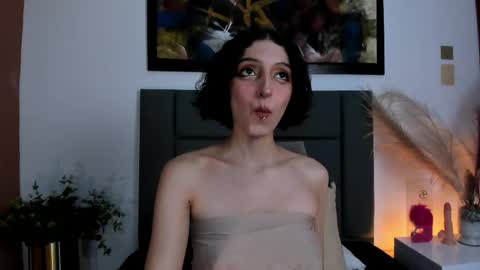 Snapshot of lyravendrell chatting on 05.18.26 Lyravendrell online show from 05.18.26