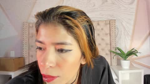 Lyxi online show from 01.25.25