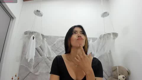 Lyxi online show from 10.09.25