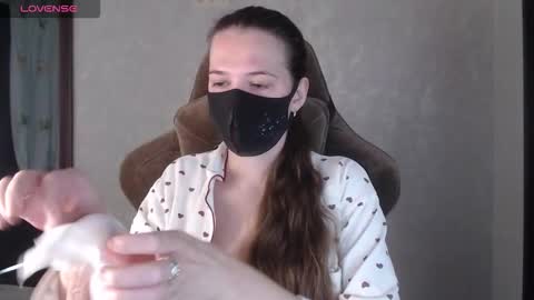 Snapshot of m00n8kiki chatting on 10.08.25 Ksu online show from 10.08.25
