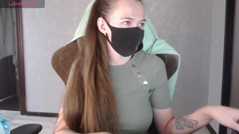 Snapshot of m00n8kiki chatting on 10.20.25 Ksu online show from 10.20.25