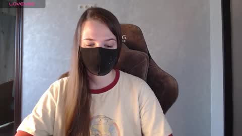 Snapshot of m00n8kiki chatting on 10.25.25 Ksu online show from 10.25.25