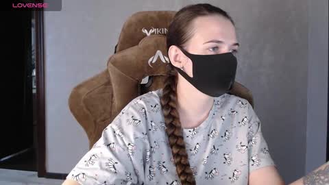 Snapshot of m00n8kiki chatting on 11.14.25 Ksu online show from 11.14.25