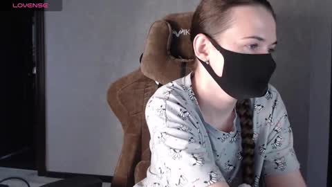 Snapshot of m00n8kiki chatting on 11.15.25 Ksu online show from 11.15.25