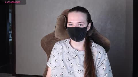 Snapshot of m00n8kiki chatting on 12.01.25 Ksu online show from 12.01.25