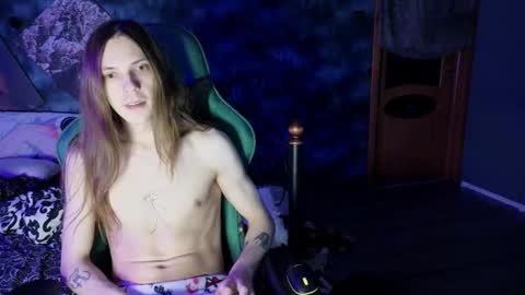 Snapshot of m1shq chatting on 02.28.25 m1shq online show from 02.28.25