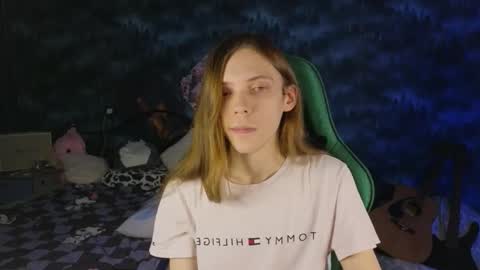 Snapshot of m1shq chatting on 10.01.25 m1shq online show from 10.01.25