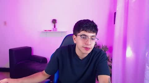 Snapshot of maax_18 chatting on 04.06.26 Max online show from 04.06.26