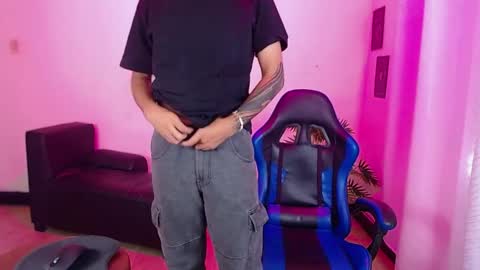 Snapshot of maax_18 chatting on 04.10.26 Max online show from 04.10.26