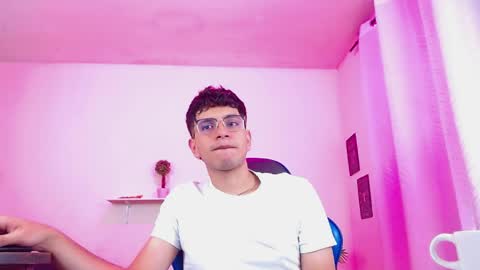 Snapshot of maax_18 chatting on 04.12.26 Max online show from 04.12.26