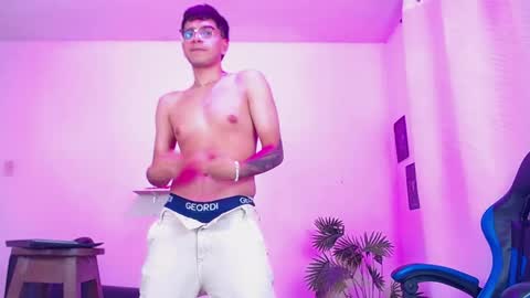 Snapshot of maax_18 chatting on 04.14.26 Max online show from 04.14.26