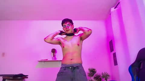 Snapshot of maax_18 chatting on 04.15.26 Max online show from 04.15.26