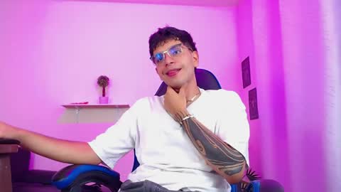 Snapshot of maax_18 chatting on 04.15.26 Max online show from 04.15.26