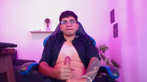 Snapshot of maax_18 chatting on 04.16.26 Max online show from 04.16.26