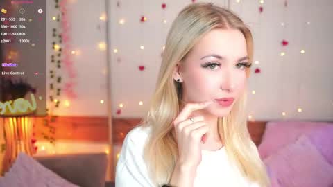 Snapshot of machellehollenback chatting on 04.06.26 Katerina online show from 04.06.26