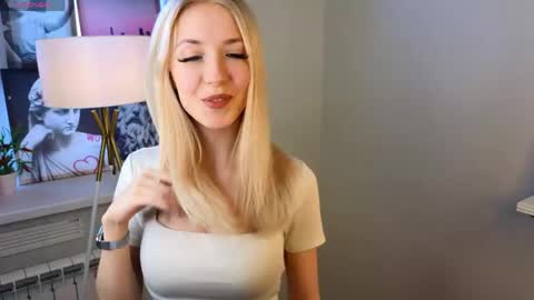 Snapshot of machellehollenback chatting on 04.13.26 Katerina online show from 04.13.26