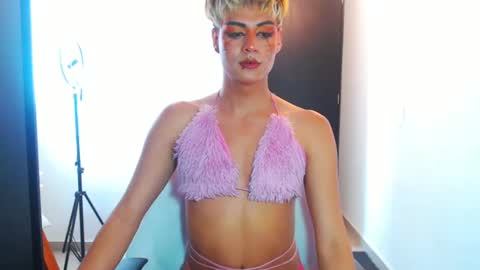Snapshot of machissex chatting on 02.27.25 machissex online show from 02.27.25