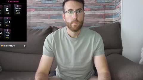 Snapshot of machohiberiko chatting on 10.27.25 Jota online show from 10.27.25