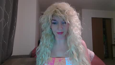 Snapshot of maciimayy chatting on 09.24.25 maciimayy online show from 09.24.25