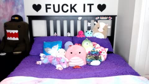 Mackenzie Wolfe online show from 10.15.25