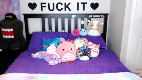 Mackenzie Wolfe online show from 10.20.25