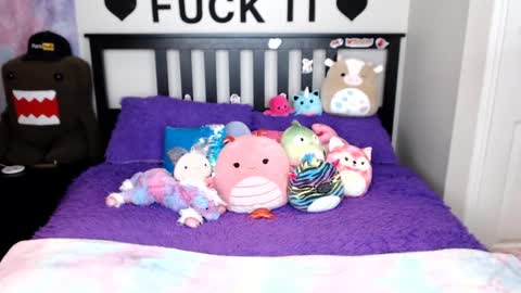 Mackenzie Wolfe online show from 11.21.25