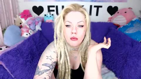 Mackenzie Wolfe online show from 04.18.26