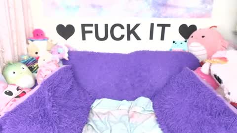 Snapshot of mackenziewolfe chatting on 05.19.26 Mackenzie Wolfe online show from 05.19.26
