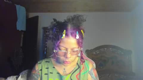 Snapshot of madam_sativa chatting on 01.22.25 di online show from 01.22.25