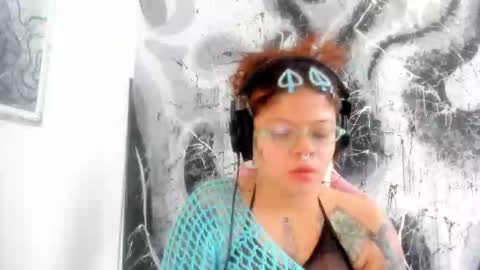 Snapshot of madam_sativa chatting on 10.30.25 di online show from 10.30.25