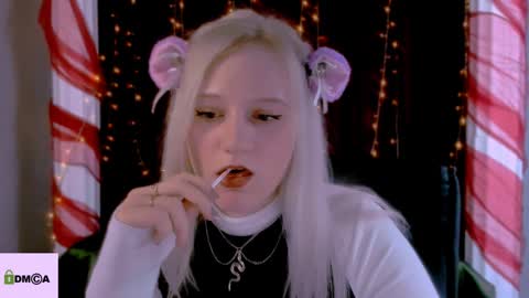 Snapshot of madam_ulis chatting on 12.26.24 Ulis online show from 12.26.24