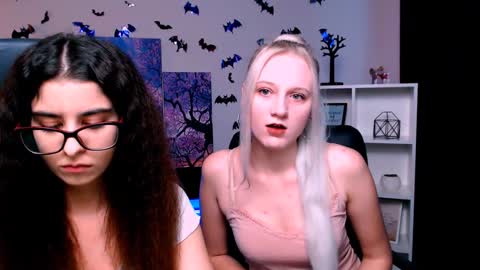 Snapshot of madam_ulis chatting on 12.31.24 Ulis online show from 12.31.24