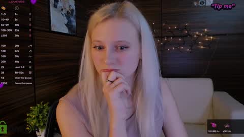 Snapshot of madam_ulis chatting on 01.29.25 Ulis online show from 01.29.25