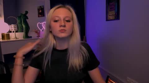 Snapshot of madam_ulis chatting on 02.12.25 Ulis online show from 02.12.25