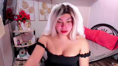 Snapshot of madame_ivy chatting on 12.03.25 Ivy online show from 12.03.25