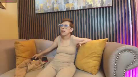 Snapshot of madame_mature1 chatting on 07.18.26 Madame online show from 07.18.26