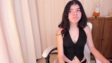 Maddy Please help me with your thumbs up its important online show from 01.18.25