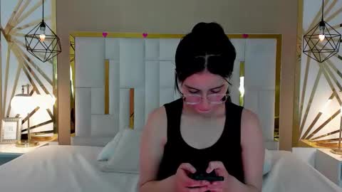 Snapshot of maddy_jacksonw chatting on 10.18.25 Maddy online show from 10.18.25