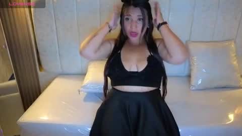 Snapshot of maddy_tx chatting on 11.05.25 Online 2200 to 600 online show from 11.05.25