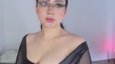 Snapshot of maddyghost chatting on 01.05.26 Please followme and rate me your thumbs up online show from 01.05.26