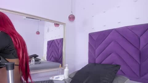 Snapshot of maddyjohnsonn chatting on 10.21.25 maddyjohnsonn online show from 10.21.25