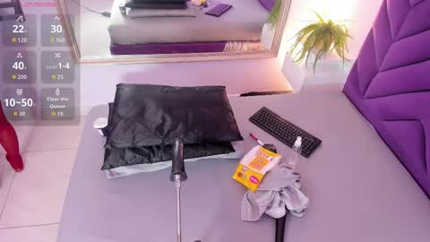 Snapshot of maddyjohnsonn chatting on 12.17.25 maddyjohnsonn online show from 12.17.25