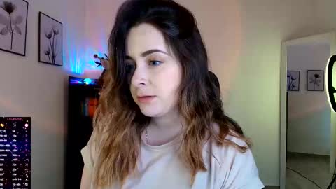 Snapshot of madelamee chatting on 12.14.25 madelamee online show from 12.14.25