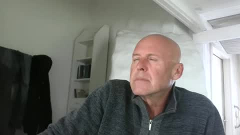 madio1187940 online show from 10.24.25