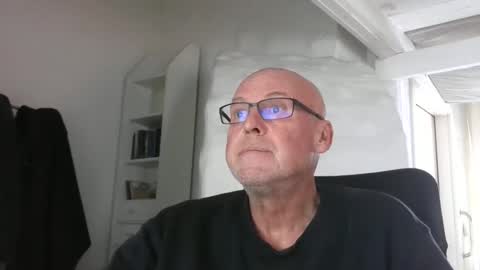 madio1187940 online show from 11.28.25